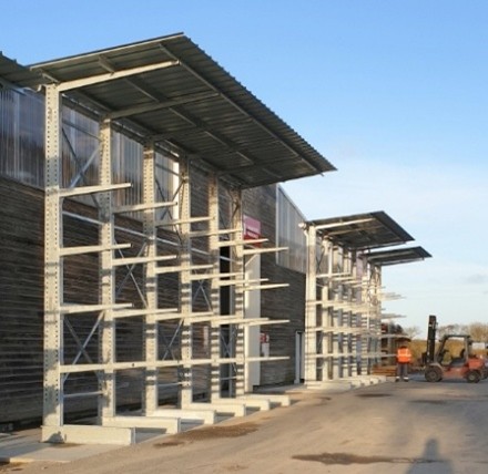Rayonnage cantilever avec toiture
